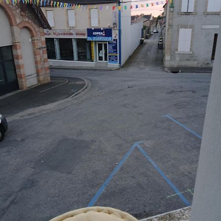 Chic Et Relax Hotel Montmarault Bagian luar foto