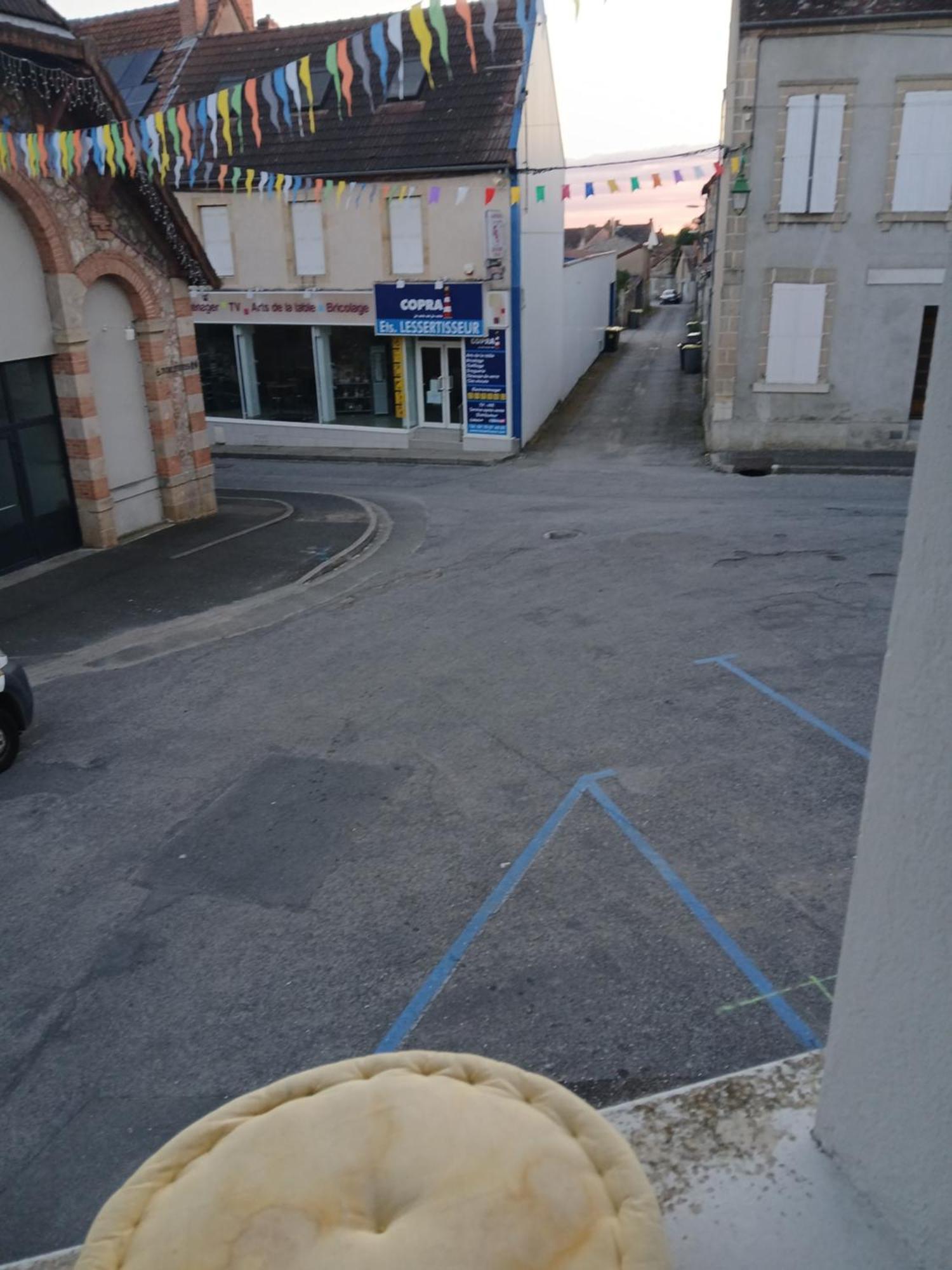 Chic Et Relax Hotel Montmarault Bagian luar foto